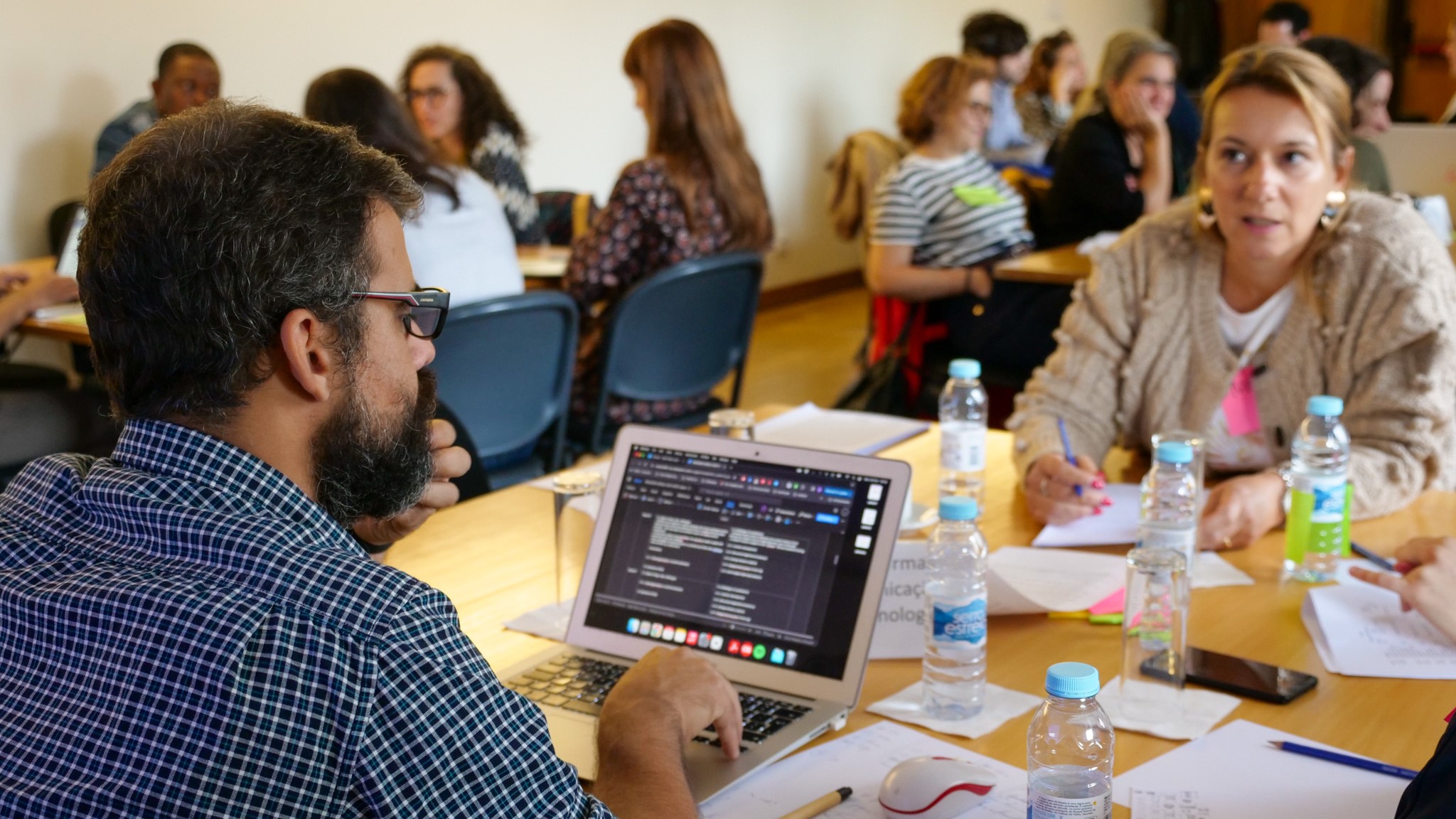 Modelos de organização do trabalho em rede nas sociedades capitalistas contemporâneas